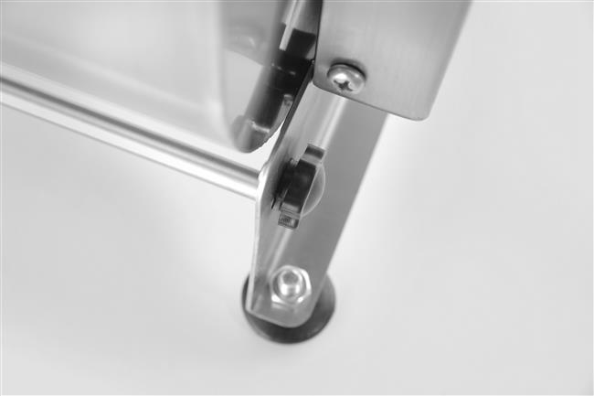 Mieszarka ręczna do mięsa na kiełbasę, przechylna misa, poj. 20 l. Wariant podstawowy